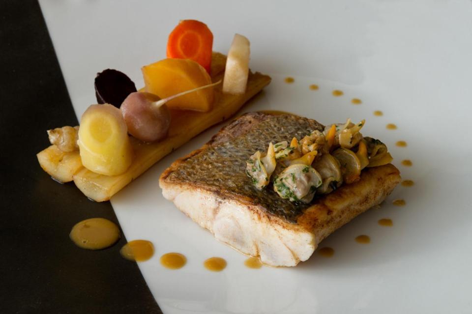 Hotel-Restaurant Le Chateau De Besseuil, Macon Nord - Teritoria Clesse  ภายนอก รูปภาพ