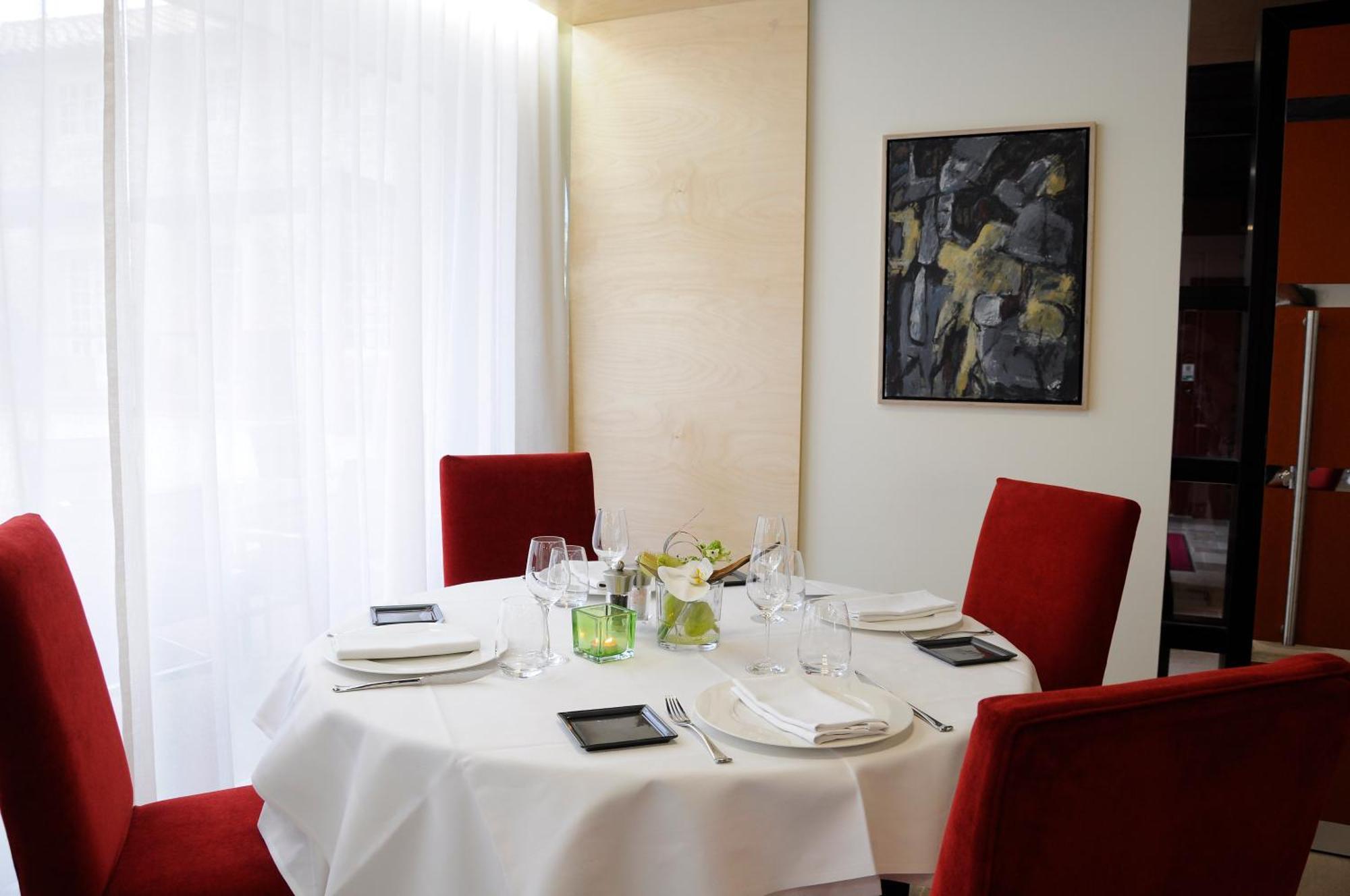 Hotel-Restaurant Le Chateau De Besseuil, Macon Nord - Teritoria Clesse  ภายนอก รูปภาพ