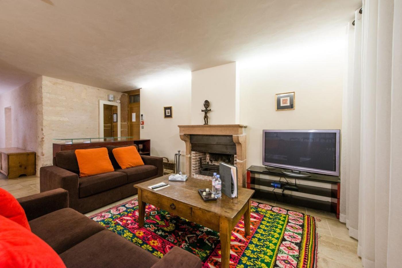 Hotel-Restaurant Le Chateau De Besseuil, Macon Nord - Teritoria Clesse  ภายนอก รูปภาพ