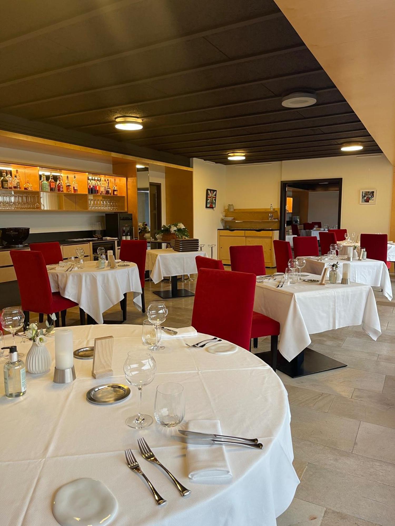 Hotel-Restaurant Le Chateau De Besseuil, Macon Nord - Teritoria Clesse  ภายนอก รูปภาพ