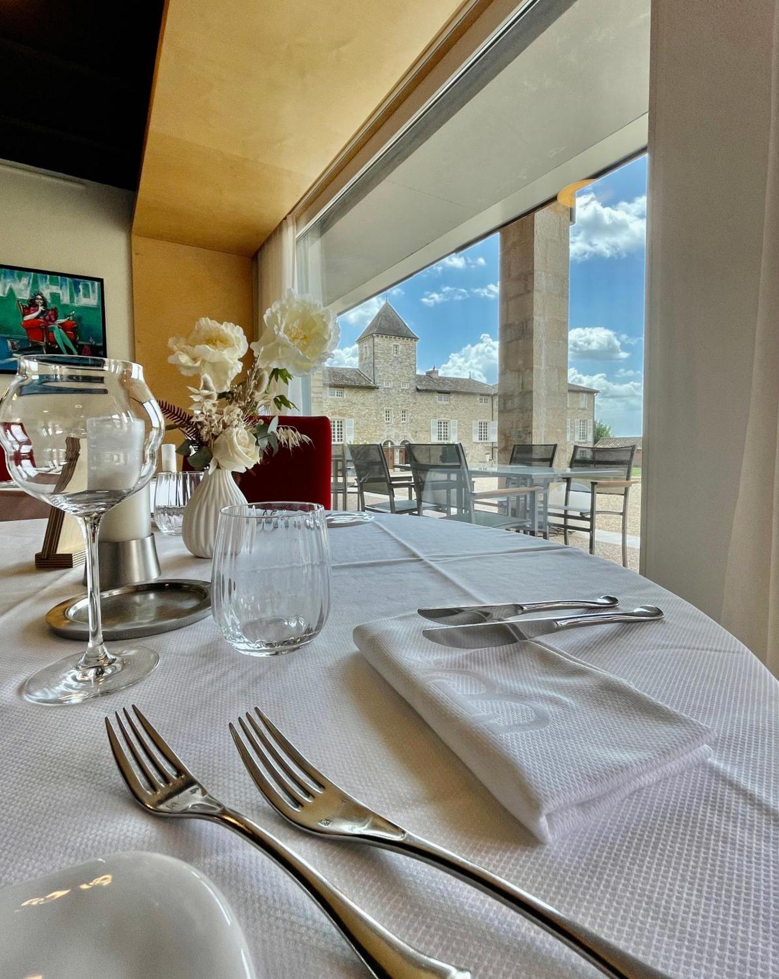Hotel-Restaurant Le Chateau De Besseuil, Macon Nord - Teritoria Clesse  ภายนอก รูปภาพ